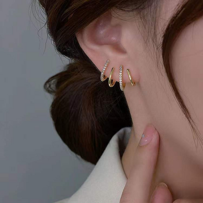 GLITTERY CLAW EARRINGS (PAIR)