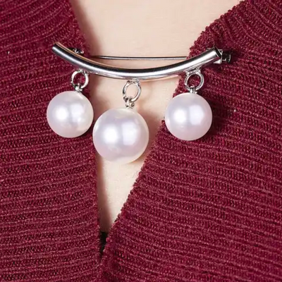 CARDIGAN BROOCH PEARLS