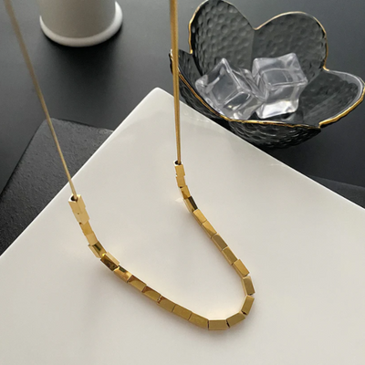 GOLDEN LUXE BAR NECKLACE