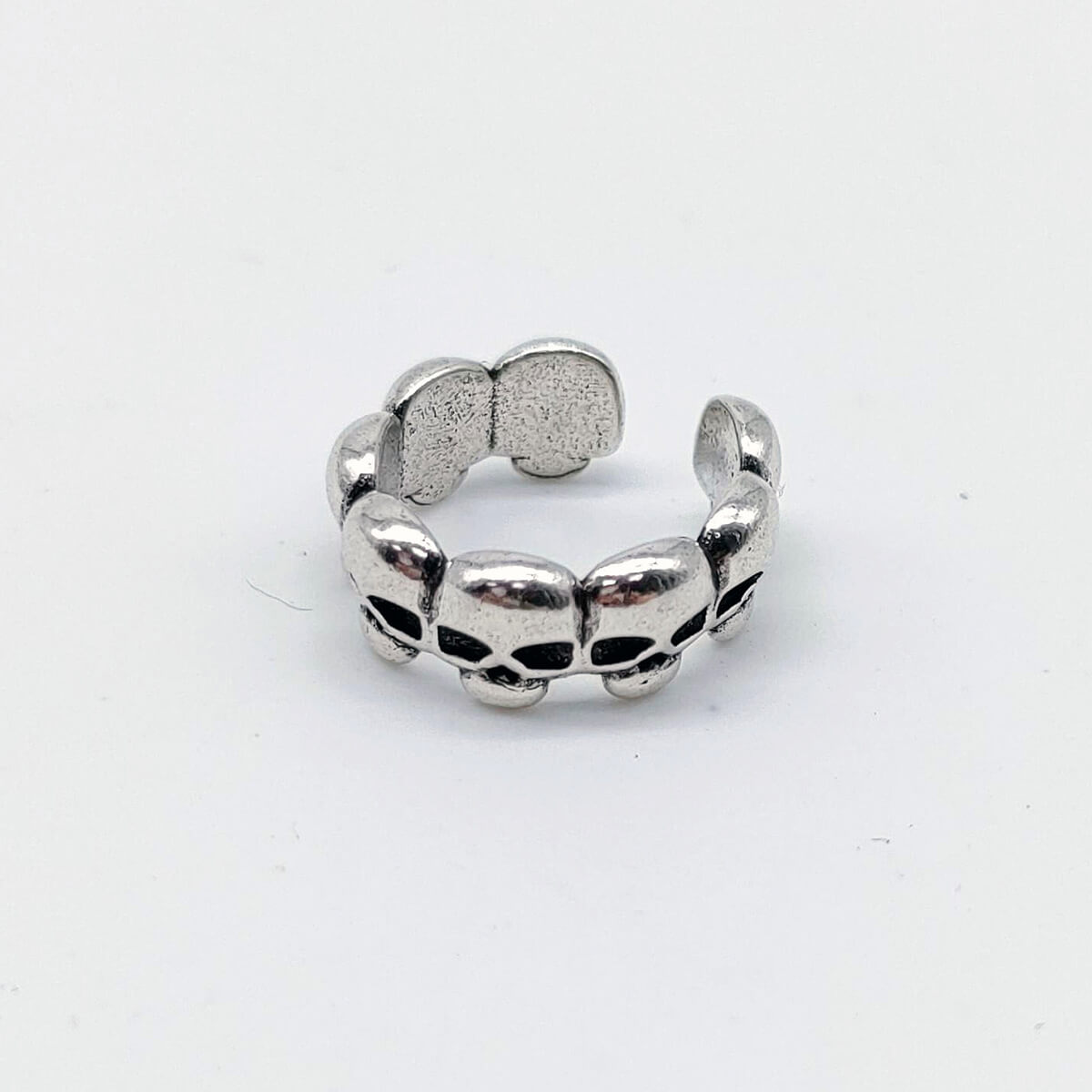 GOTHIC SKULL EAR CUFF