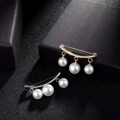 CARDIGAN BROOCH PEARLS
