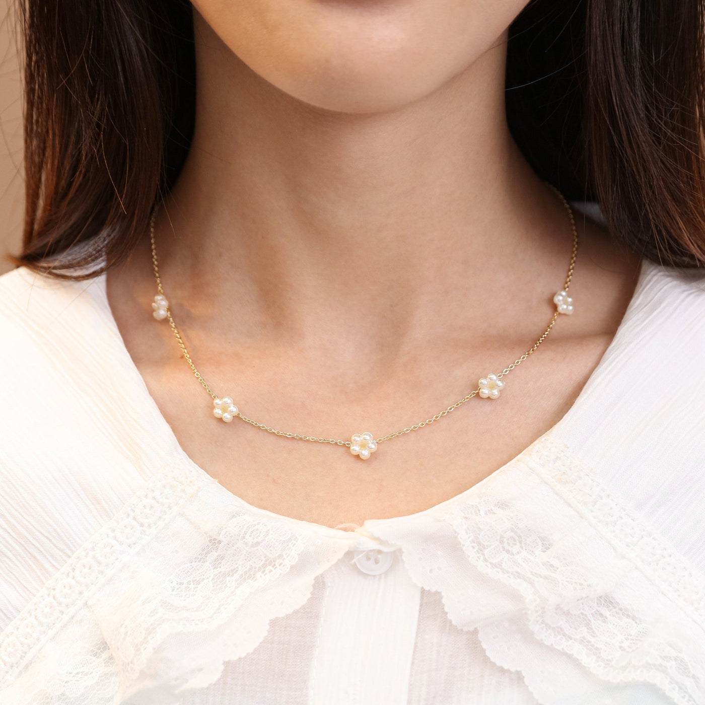 DAISY PEARL CHOKER