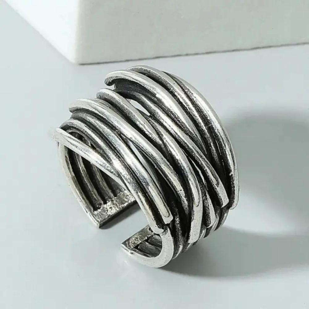 GOTHIC WRAP RING