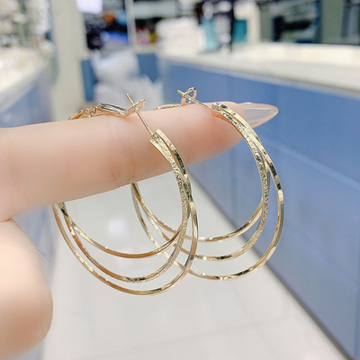 CASCADING CIRCLE HOOPS (PAIR)