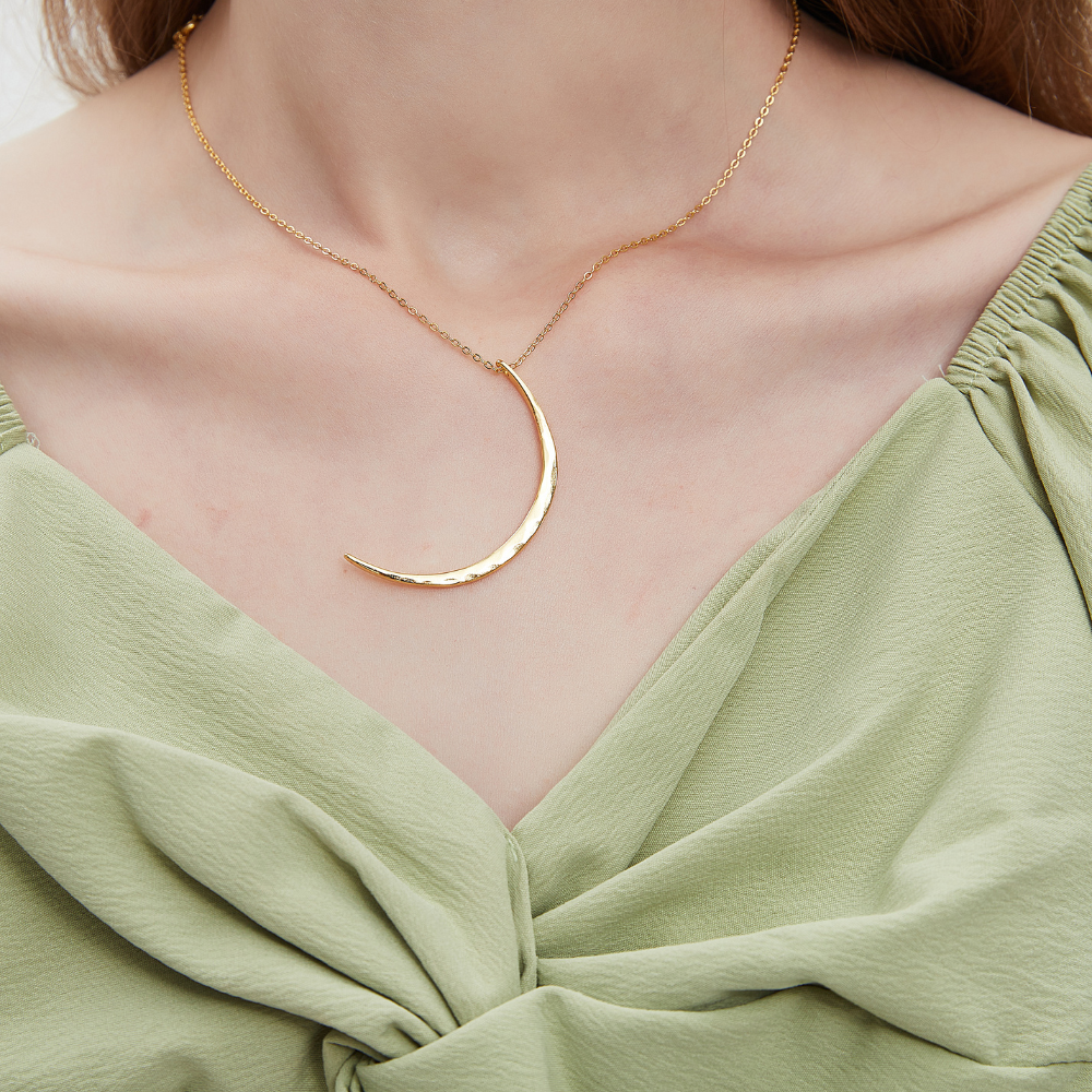 LUNA MOON NECKLACE
