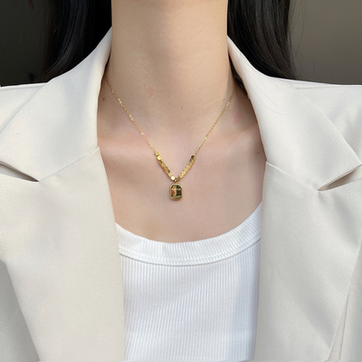 GOLDEN BLOCK NECKLACE