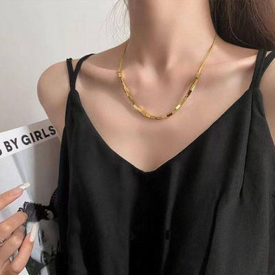 GOLDEN LUXE BAR NECKLACE