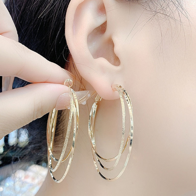 CASCADING CIRCLE HOOPS (PAIR)