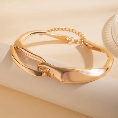 FLUID CHARM NECKLACE