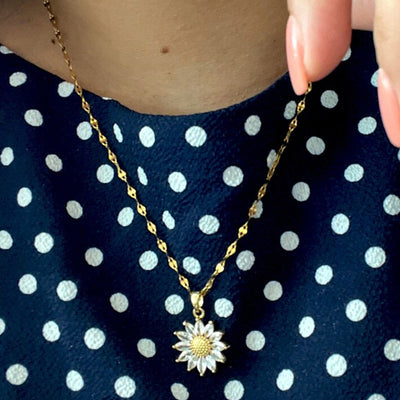 FLOWER CHARM NECKLACE