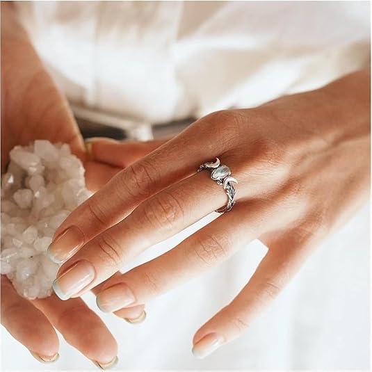 VINTAGE MOONSTONE RING