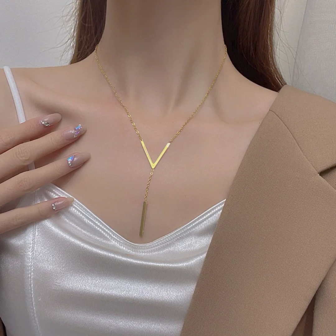 SPARKLING CLAVICLE NECKLACE