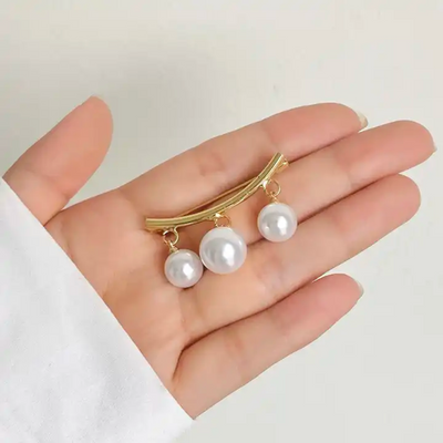 CARDIGAN BROOCH PEARLS