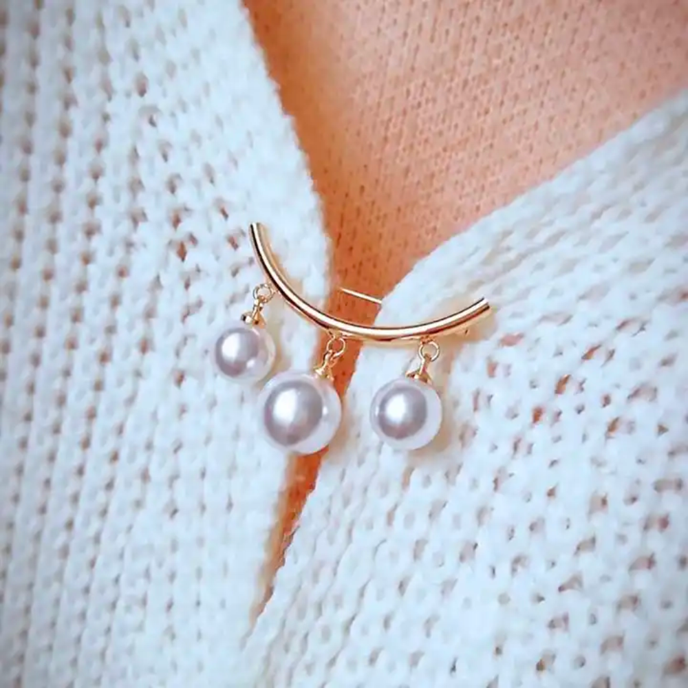 CARDIGAN BROOCH PEARLS