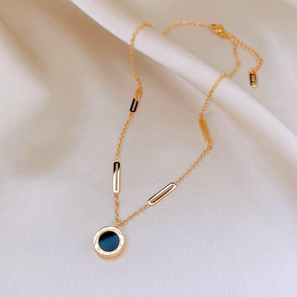 CLASSIC ROMAN NECKLACE