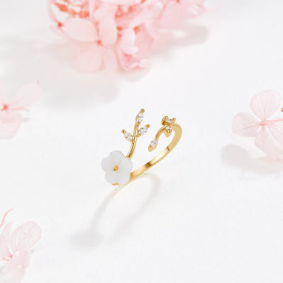 Summer White Blossom Ring